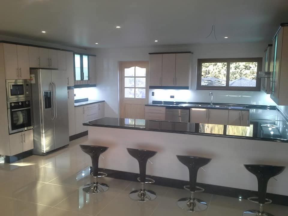 Cocina americana terminada, con muebles a medida